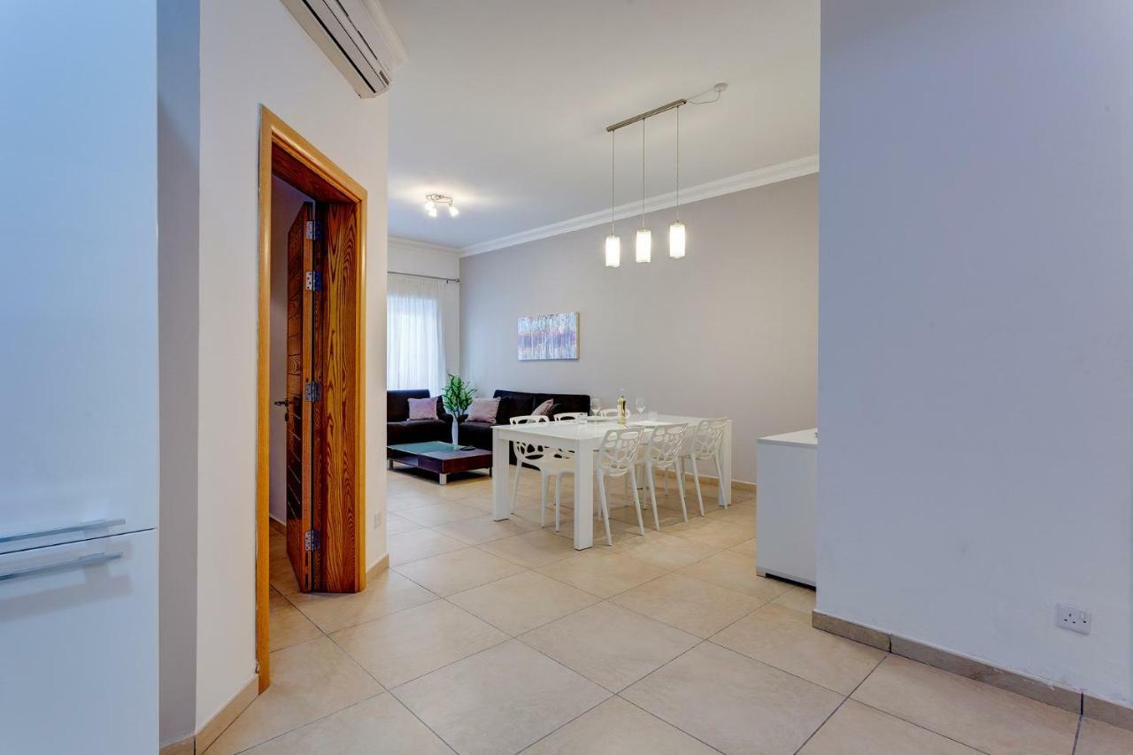 Gorgeous Apartment With Terrace In Fort Cambridge, Pool スリーマ エクステリア 写真