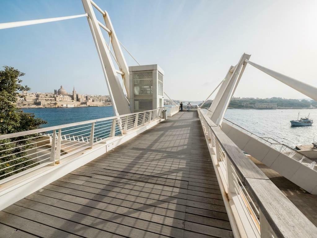 Gorgeous Apartment With Terrace In Fort Cambridge, Pool スリーマ エクステリア 写真