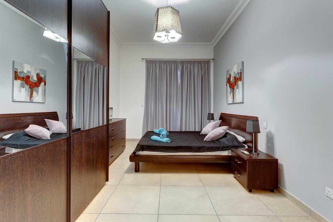 Gorgeous Apartment With Terrace In Fort Cambridge, Pool スリーマ エクステリア 写真
